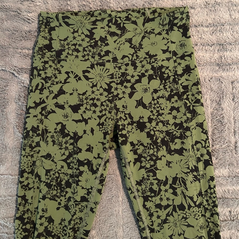 🎉 Host Pick 🎉 Lululemon Athletica Olive Green Leggings - Picture 7 of 7